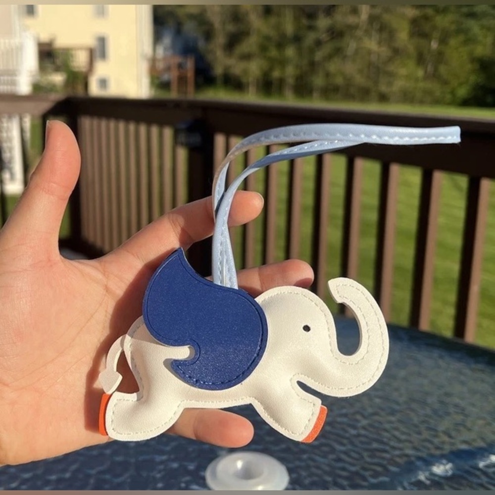 Blue And White Leather Elephant Bag Charm - NEW - Picture 5 of 5